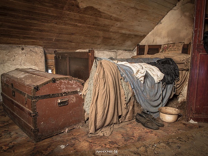 Photographer Explores A Perfectly Preserved 19th Century Cottage, That Even Has A Newspaper Reporting The Titanic Sinking