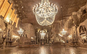 There’s A Salt Mine In Poland With Underground Lakes, Chapels, And Chandeliers Made Of Salt And It Looks Unreal (30 Pics)