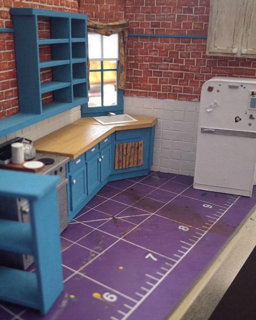 I Built A Tiny Model Of Monica’s Kitchen From “Friends” (11 Pics)