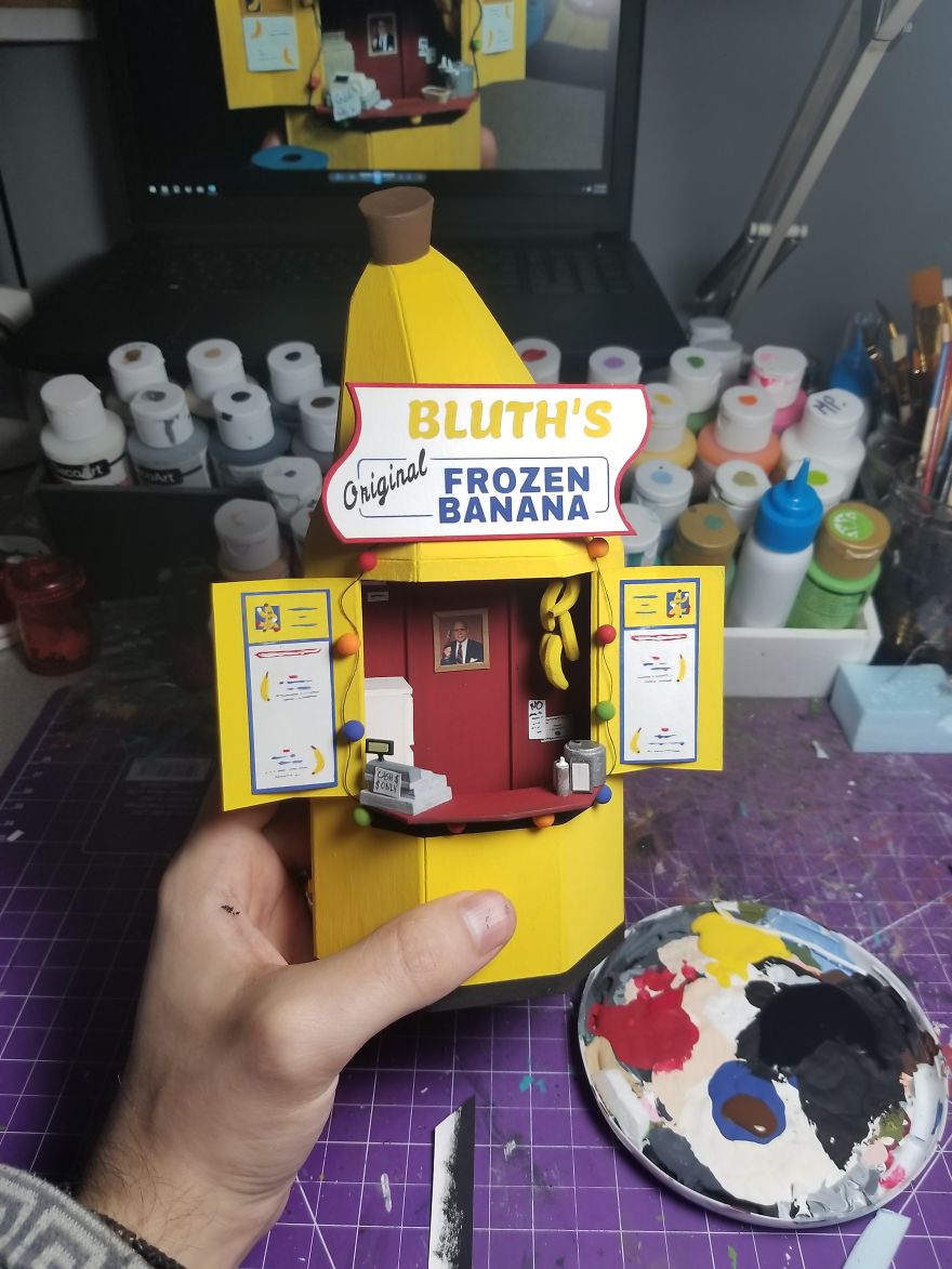 I Made A Tiny Model Of The Banana Stand From "Arrested Development" Down To The Tiniest Bits (7 Pics)