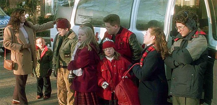 In Home Alone (1990) When They Counted The People For The Trip They Say There's 17 People In Total. An Odd Number Between Two Vans Means They Will Be Split 8/9. Since Kevin Was Missing Both Vans Had 8 People Instead, Making Each Group Assume They Were On The 8-People Van, Not Suspecting A Thing