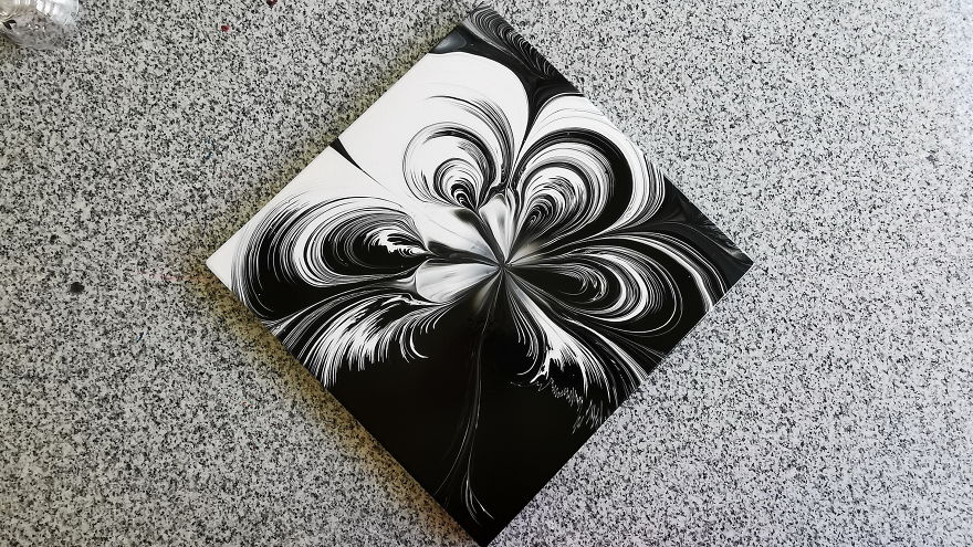 Black & White Paint Kiss 🖤&🤍 ~ Spin Art ~ Cup Bottom Pour