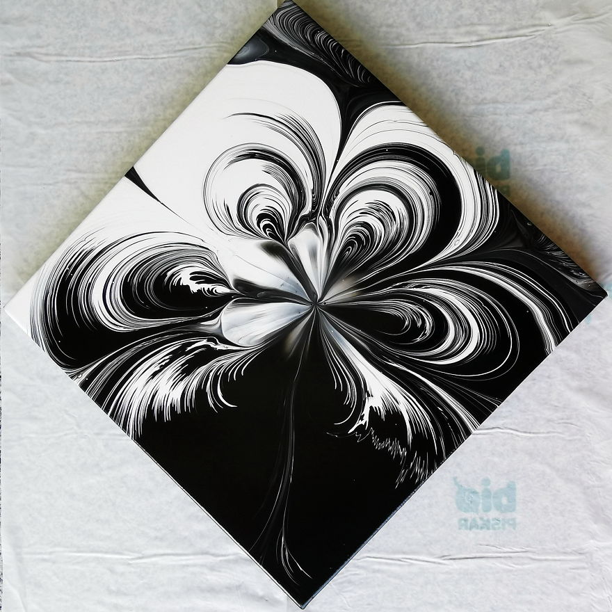 Black & White Paint Kiss 🖤&🤍 ~ Spin Art ~ Cup Bottom Pour