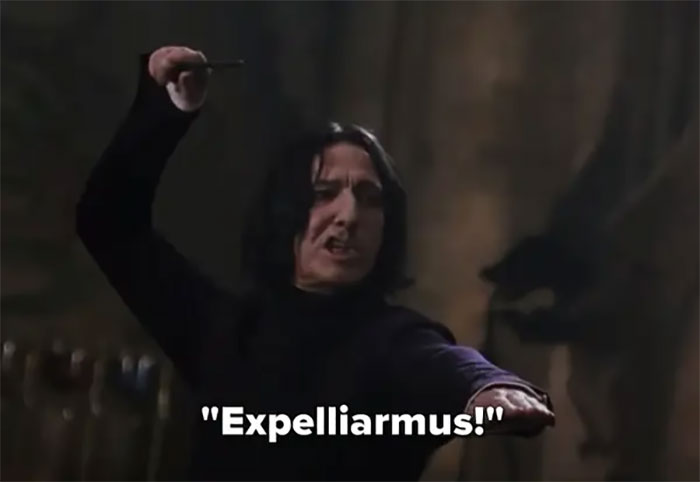 Snape es quien enseña Expelliarmus a Harry