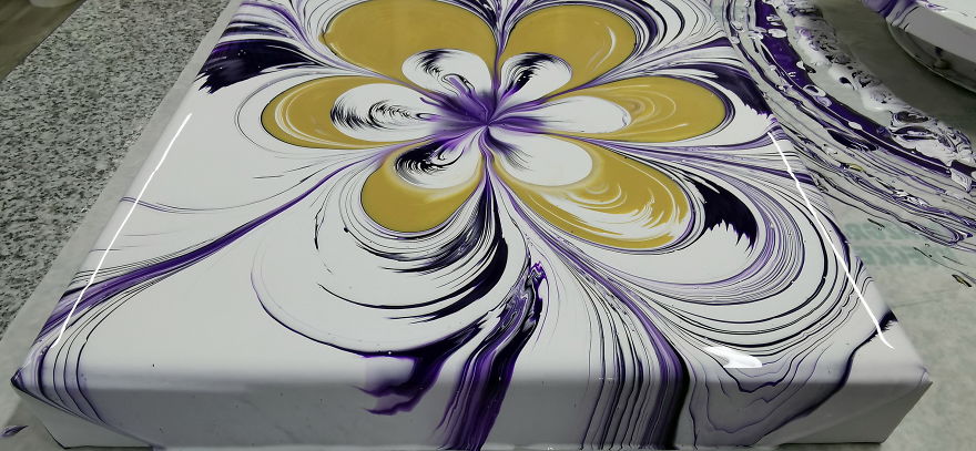 Paint Kiss With Violet, White And Gold ~ Spin Art ~ Acrylic Pour Painting Paint Kiss With Violet, White And Gold ~ Spin Art ~ Acrylic Pour Painting