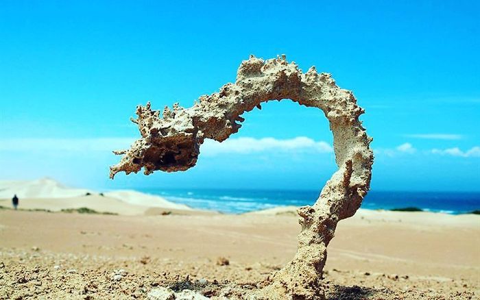 This Is What Happens When A Lightning Hits Beach Sand