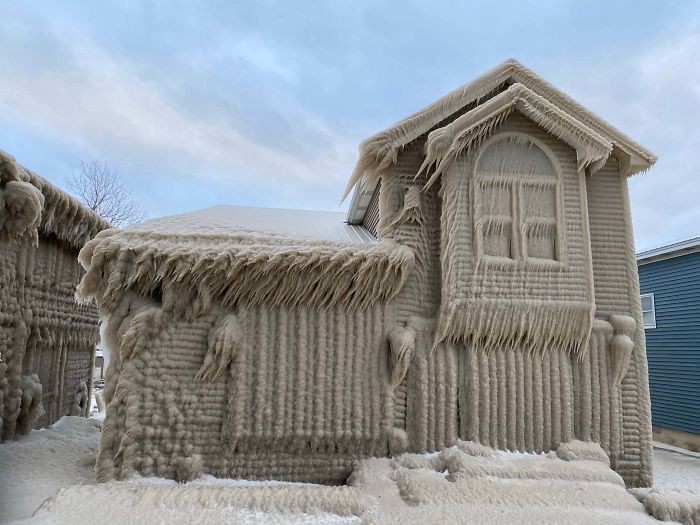 Vientos a 80kms/h, temperaturas heladoras y el lago Erie golpeando una casa