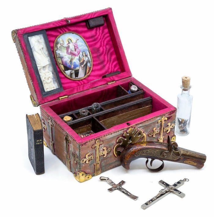 A Vampire-Slaying Kit Worth About 3000 Dollars Is Going On Auction In The UK