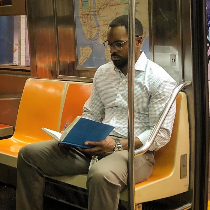 Instagram-Account-Shares-Hot-Dudes-Reading-Books