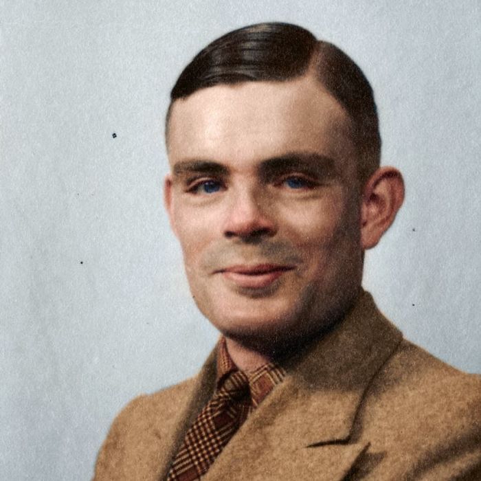 Alan Turing, científico y filósofo que jugó un papel crucial descifrando los códigos nazis. Aquí en un momento mejor.