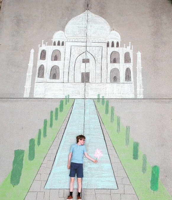 14-Year-Old-Daily-Chalk-Art-For-Her-Brother-So-He-Could-Travel
