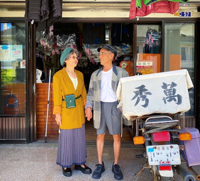 Senior Couple Poses With Clothes That Their Clients Didn't Collect And The Pics Just Radiate Absolute Class And Style (15 Pics)