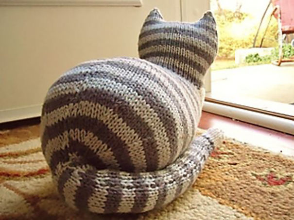 Say What? Time To Knit A Big Old Cat Butt! Free Pattern Alert!