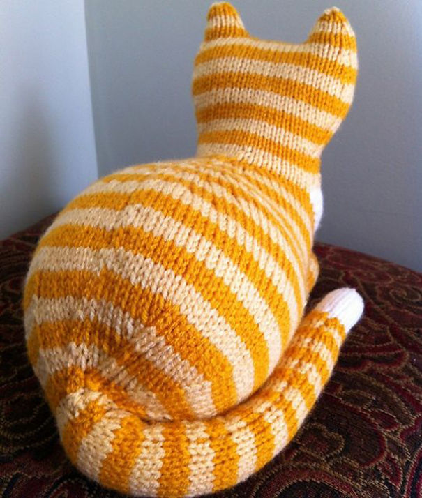 Say What? Time To Knit A Big Old Cat Butt! Free Pattern Alert!