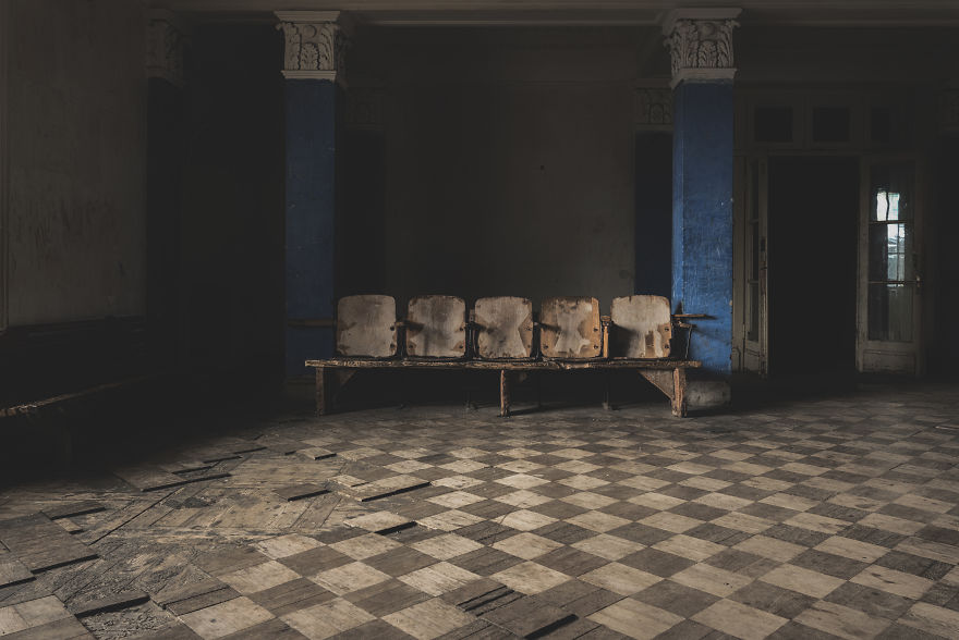 I Photographed This Amazing Abandoned Hotel