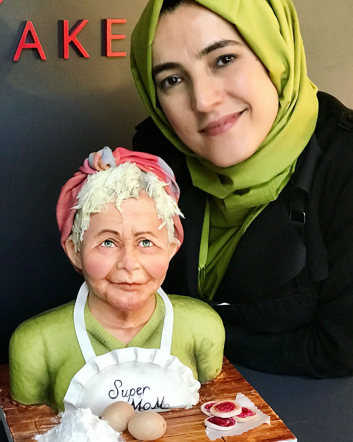 Woman Makes Hyper-Realistic Cakes That Look More Like Works Of Art