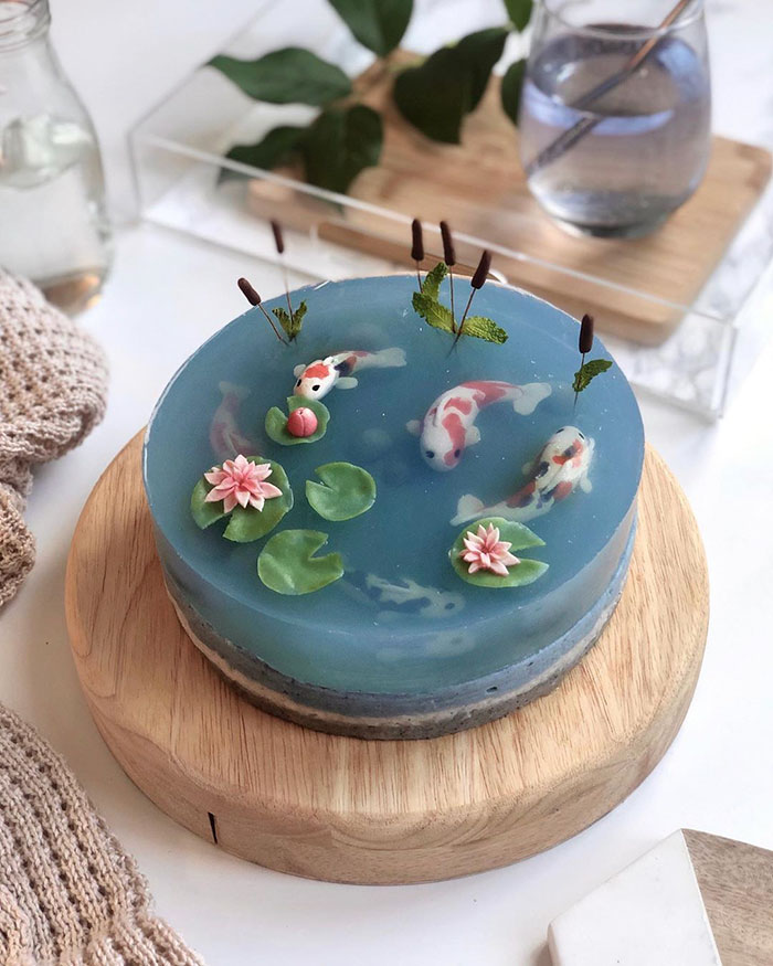Woman Bakes Gorgeous Transparent Cake That Looks Like A Koi Pond