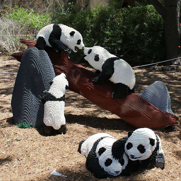 This Zoo Features Wild Animal Replicas Made From Over Three Million LEGO Pieces (27 Pics)
