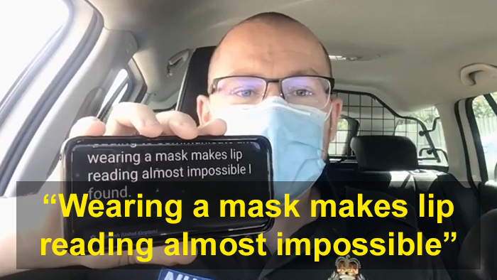 Paramedic Comes Up With A Simple But Brilliant Idea To Communicate With Hard Of Hearing People While Wearing A Face Mask