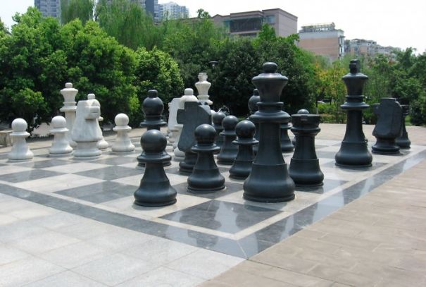 21-outdoor-chess-25-ideas-inspirations-5f44ac6148fc8.jpg