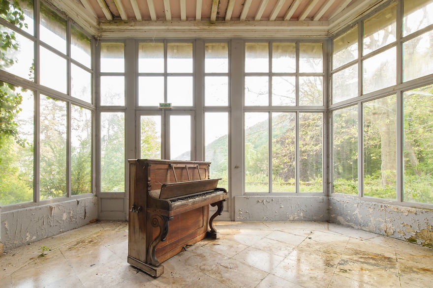 Pianos Never Cry (Abandoned Castle, France)