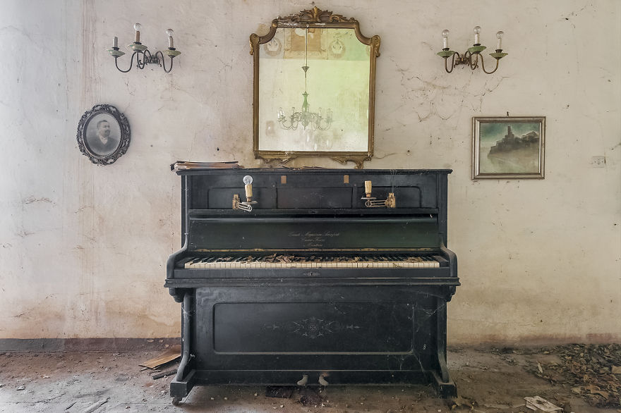 The Piano In Love With The Makeup Artist (Abandoned Villa, Italy)