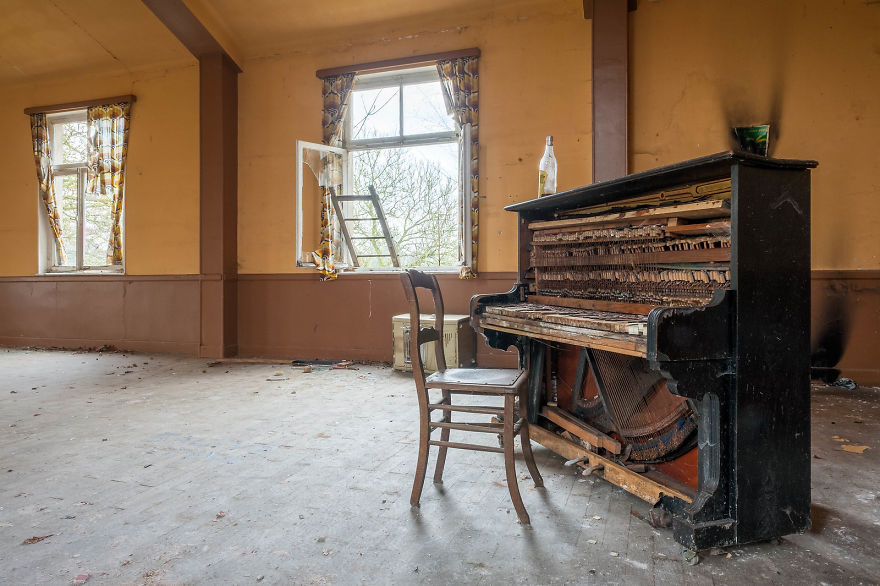Don't Shoot The Piano (Abandoned Bar, Luxembourg)