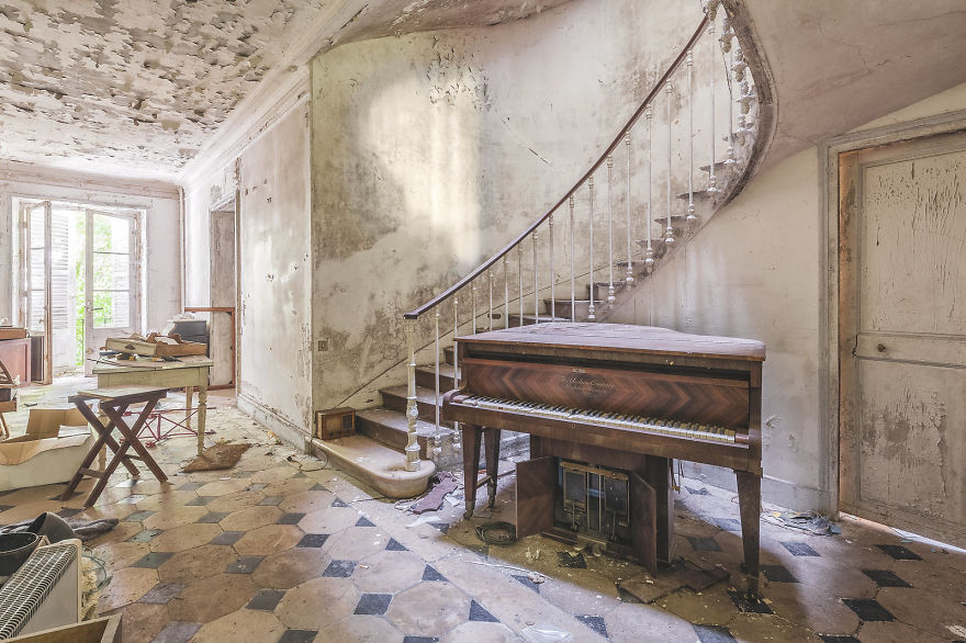 Are You Still In Pain? (Abandoned Mansion, France)