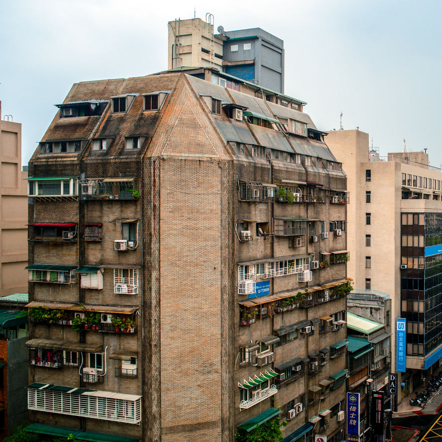 I Explored Taipei's Urban Hells