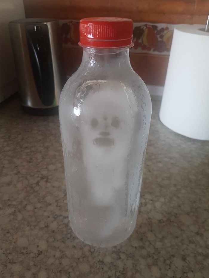 Fantasma de hielo dentro mi botella de agua