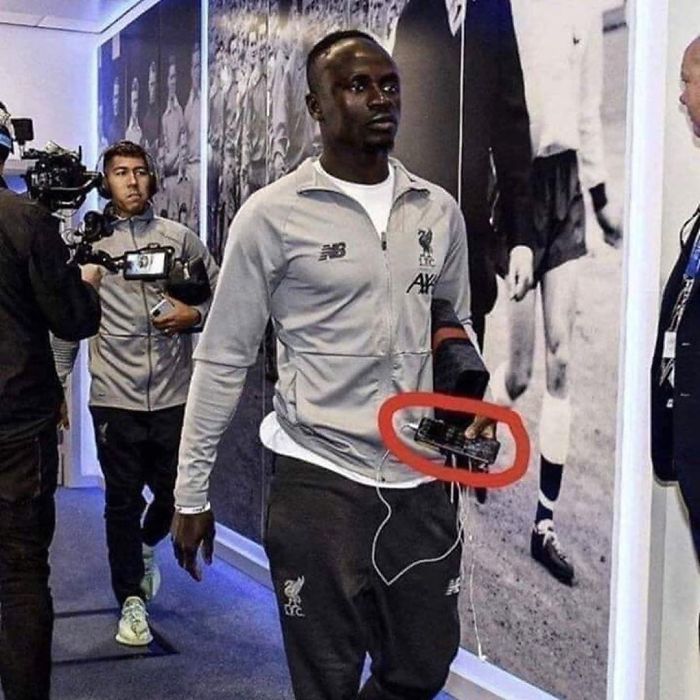 Sadio Mane, The Liverpool Star Earning Approximately $10.2M Per Year Has Given The World A Lesson In Modesty After Some Fans Spotted Him Carrying A Cracked iPhone
