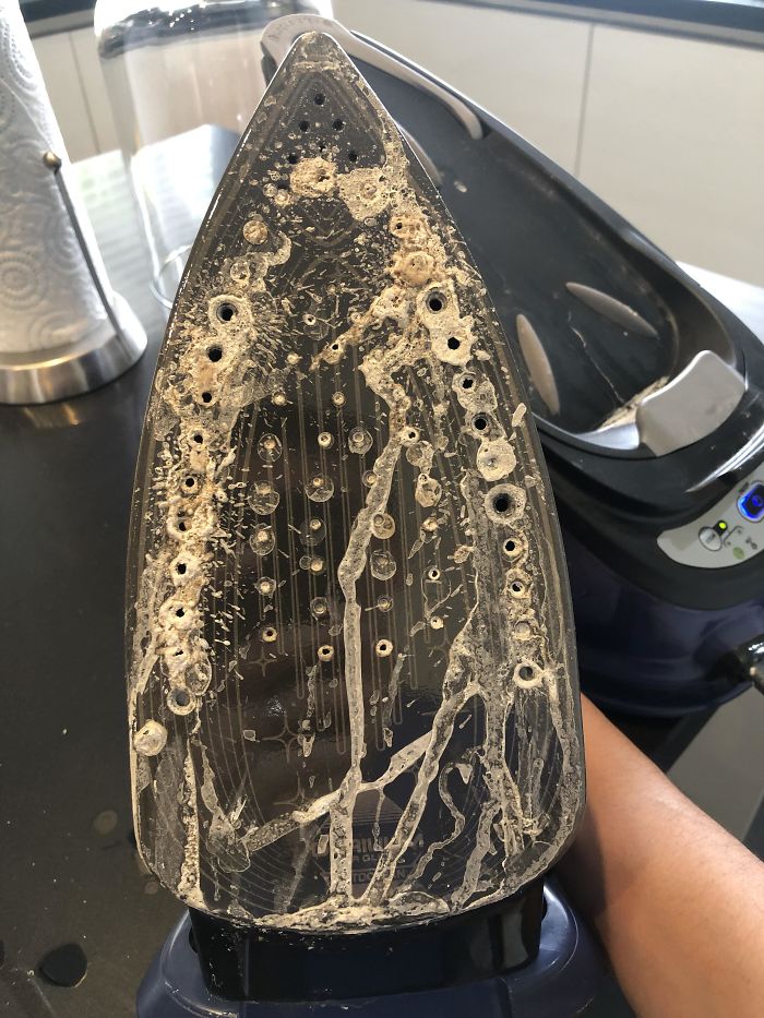 My Steam Iron Wasn't Working Properly So I Decided To Run It With Vinegar, Thinking It Might Be Related To Calcium Deposits... Guess I Was Right