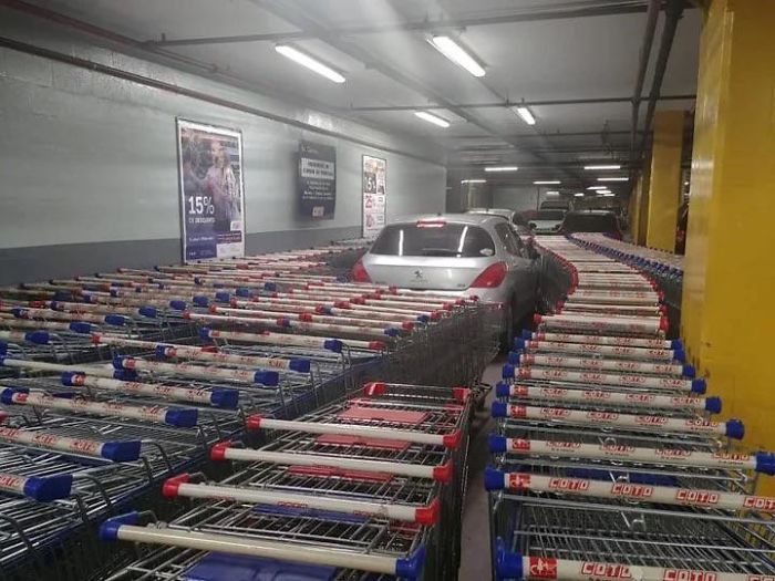 Qué podría salir mal si aparcas donde no debes en el supermercado