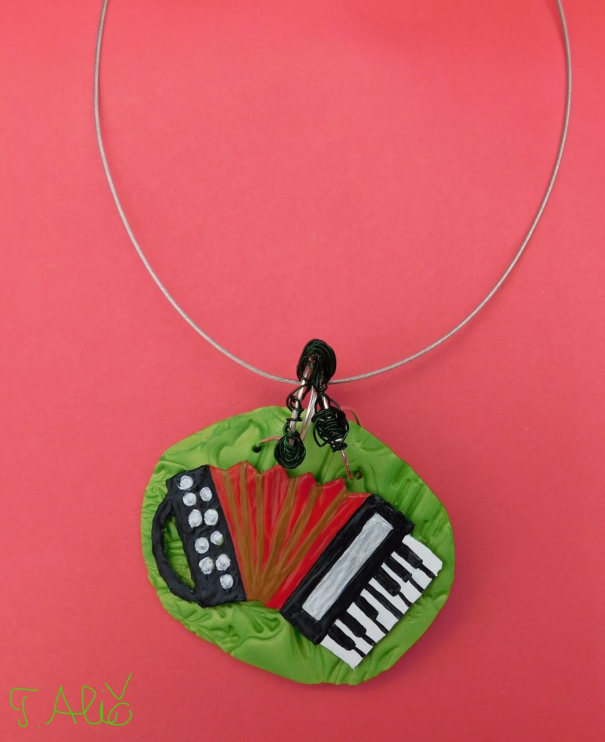 Handmade Necklace: Accordion