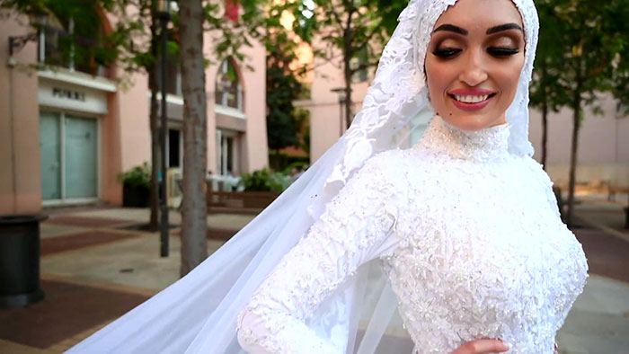 Photographer Captures The Exact Moment Of The Beirut Explosion In This Wedding Photoshoot
