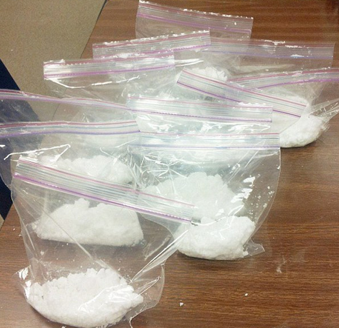 Hicimos nieve artificial en clase y ahora parecen bolsas de cocaína