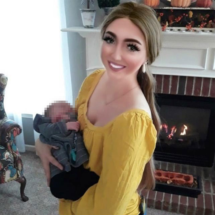 If She Was Going To Edit Her Face This Much, She Should Have At Least Photoshopped The Baby Too