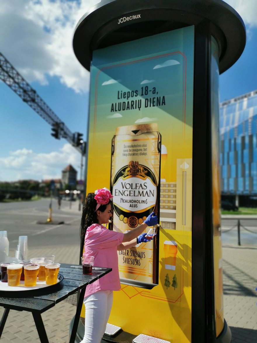 An Unexpected Marketing Solution From Volfas Engelman – Non-Alcoholic Beer From Advertising Columns An Unexpected Marketing Solution From Volfas Engelman – Non-Alcoholic Beer From Advertising Columns