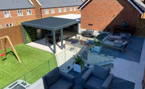 Landscapers Turn This Backyard Into An Amazing Lounge Area