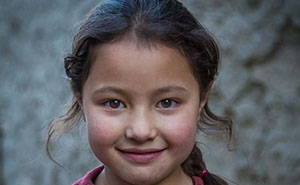 10 Pics Of People Before And After They Were Asked To Smile