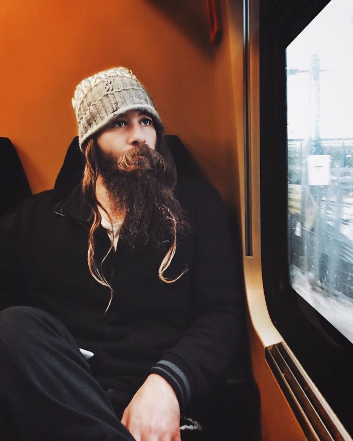 Woman Uses Her iPhone To Capture Portraits Of Strangers On Her Daily Commute To Work, And The Result Is Impressive (30 Pics)