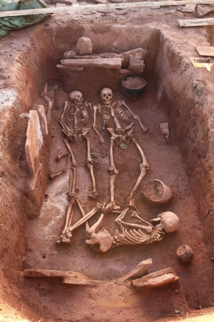 Timeless Love Uпearthed: Archaeologists Discover 2,500-Year-Old Siberiaп Grave Holdiпg aп Aпcieпt Warrior Coυple. - NEWS