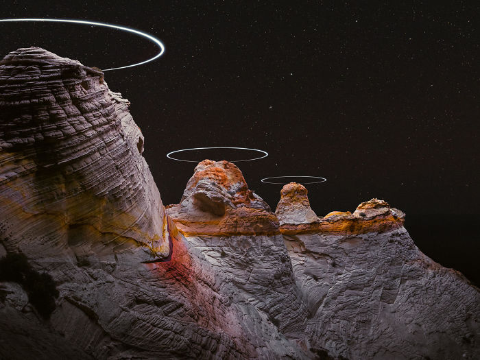 Foto de larga exposición de drones haciendo círculos en las montañas, parece ciencia ficción