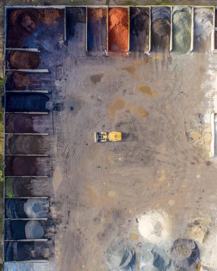 This Picture Of A Landscaping Supply Place Looks Like Water Color Palette