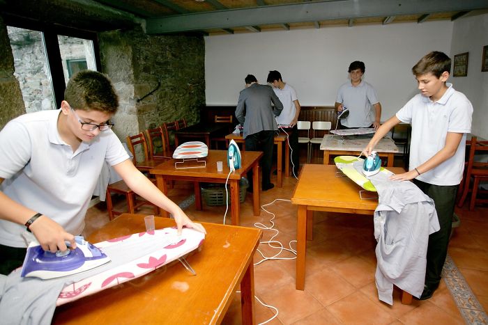 School In Spain Teaches Boys How To Do Chores, And People Have Mixed Reactions
