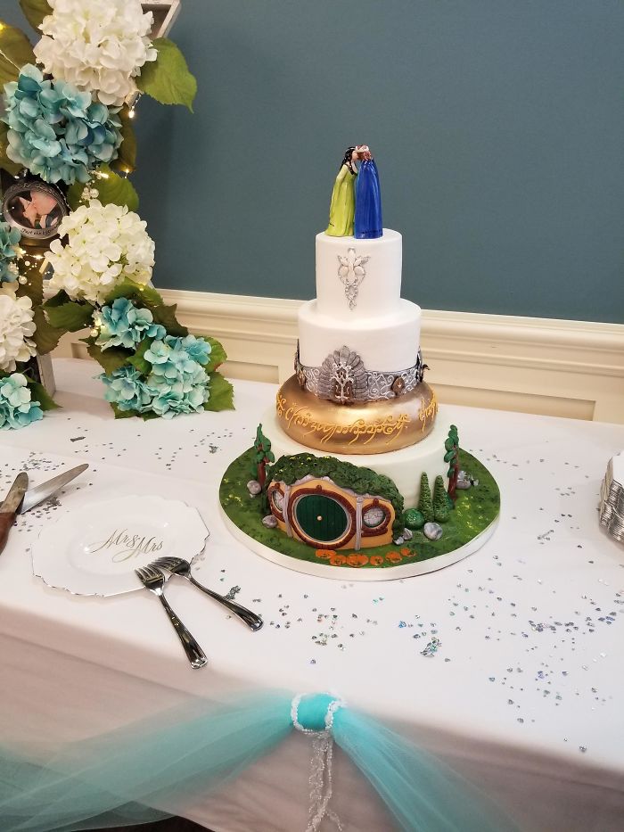So, We Had A LOTR Themed Cake At Our Wedding Today