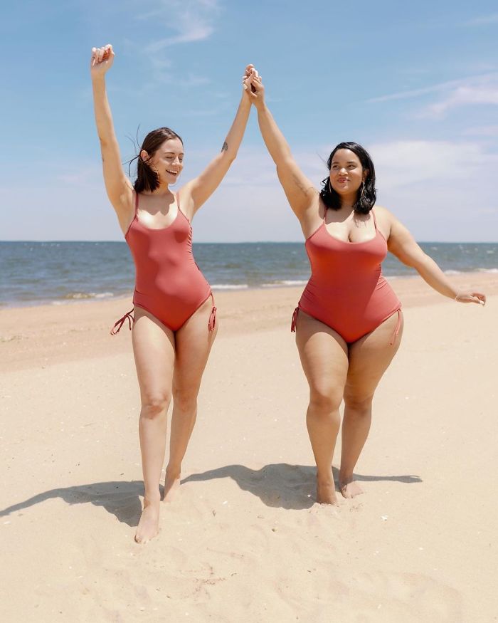 Two Friends Show How The Same Outfit Looks On Their Different Body Types (33 New Pics)