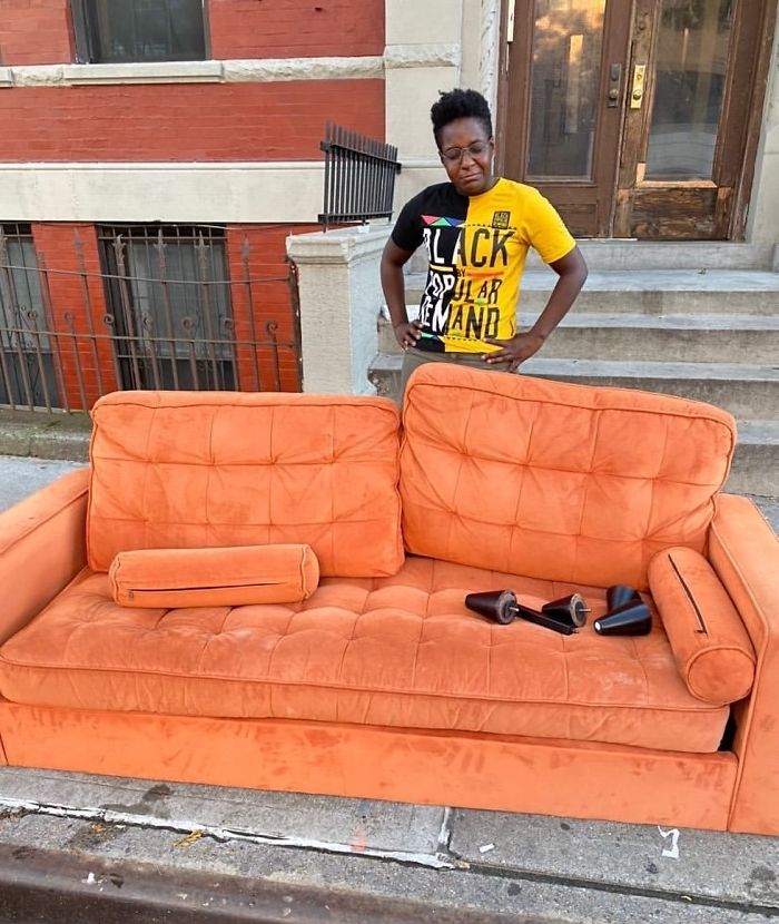 These Humans Are Super Sad To Say Goodbye To Their Beautiful Couch. Get It To A Good Home! Franklin Ave In Brooklyn Between Gates And Quincy! #stooping
