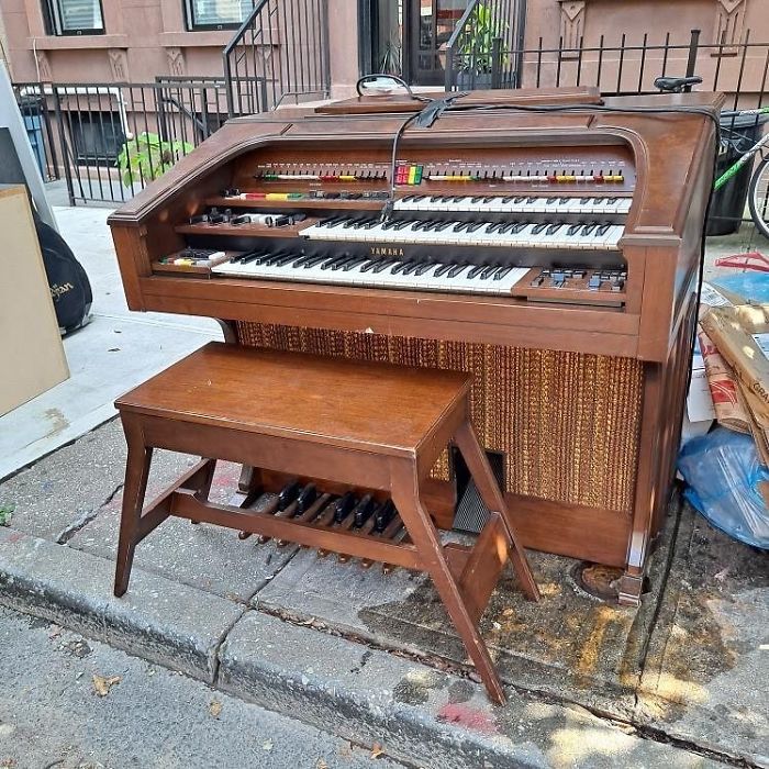 Oooooo!!! Organ, Anyone? 140 Jefferaon Ave, Brooklyn, Lovely Electric Organ~ 