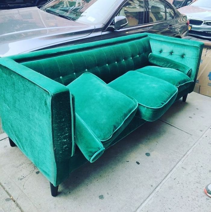 ...everyone Stay Calm. But This Is A Green Velvet Couch On Mott Just Past Prince. K, Now You Can All Lose Your Sh*t Collectively. #stoopingnyc